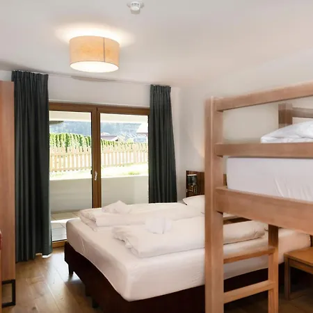 Glacier Estate 4* カプルーン