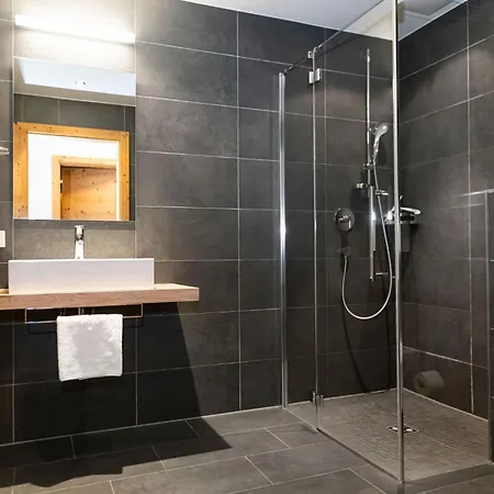 Glacier Estate 4* カプルーン