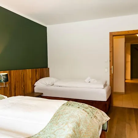 Glacier Estate 4* カプルーン